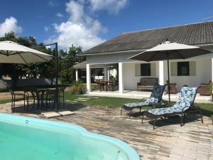 Serrambi - 4 quartos com piscina e churrasqueira