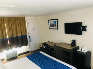 King Room- Non-Smoking room in Travelodge by Wyndham Williams Grand Canyon