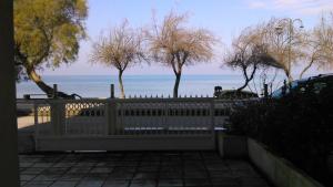 Jordans Neoi Epivates Appartment by the Beach