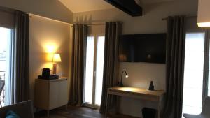 Hotels Hotel de la Plage - Saint Jean de Luz : photos des chambres