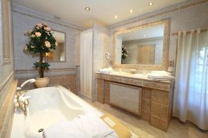 Hotels L'Enclos des Lauriers Roses : Chambre Double Deluxe