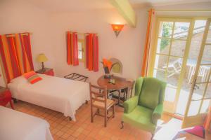 Hotels L'Enclos des Lauriers Roses : Chambre Triple