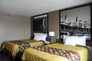 Queen Room with Two Queen Beds - Non-Smoking room in Super 8 by Wyndham Shepherdsville