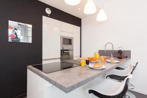 Appartements 7e Art 2 pieces 3 etoiles calme plein centre Cannes 5mn plages et Palais : photos des chambres