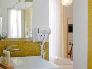 Economy Double Room room in Maison Fleurie