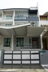 Shamrock Boutique Villa - Stay for 12 person - 峇都丁宜