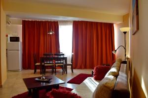 Summerland Lake Apartment