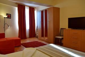 Summerland Lake Apartment