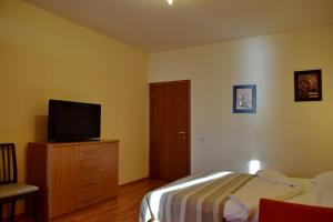 Summerland Lake Apartment