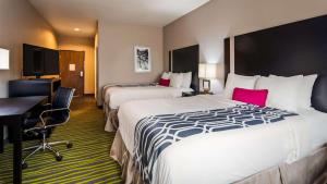 Deluxe Queen Room with Two Queen Beds room in Best Western Plus Dilley Inn & Suites