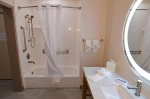 King Room with Bath Tub - Disability Access room in Best Western Executive Residency IH-37 Corpus Christi