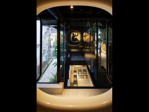 9h nine hours Akasaka