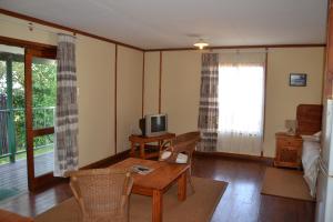 Log Cabin & Settlers Village