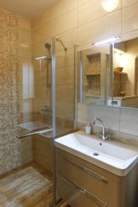 Stonehouse with swimming pool Villa Anita