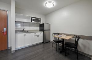 Residence & Conference Centre - King City