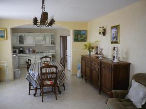 Appartements La Bastide Fleurie : Appartement - Vue sur Piscine 