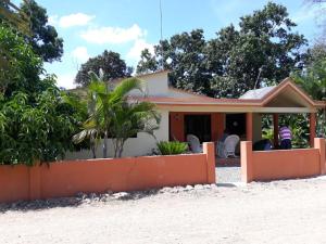 Tropical Farmhouse stay next to cocoa plantation