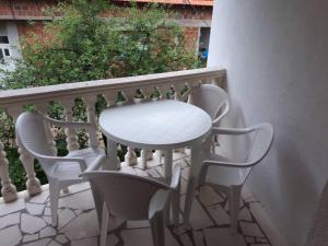 Apartment with Balcony room in Apartmani Tajra