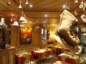 Hotels Hotel Restaurant Les Pins logis : photos des chambres