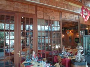 Hotels Hotel Restaurant Les Pins logis : photos des chambres