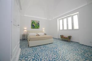 White Aurora rooms