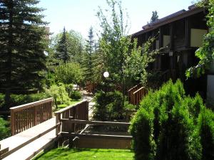 Three-Bedroom Townhouse room in Three-Bedroom Premier Townhouse Unit #70 by Snow Summit Townhouses Bus Lic #23581