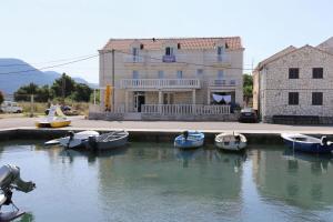 3 star Апартамент Apartments and rooms by the sea Hodilje, Peljesac - 10234 Стон Хорватия