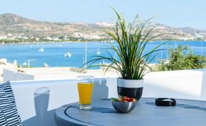 Uncle's Luxury Jacuzzi Milos Greece