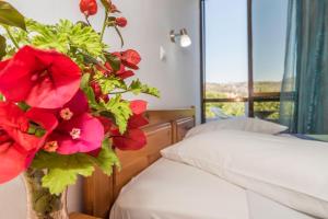 Small Double Room with Mountain View room in Oriental Bay