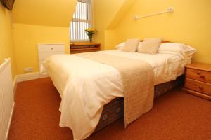 Deluxe Single Room with Sea View room in Surfside Stop