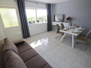 Luxury Holiday Home in Bibinje near Sea