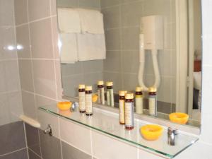 Hotels Hotel Corona -Rodier- : photos des chambres