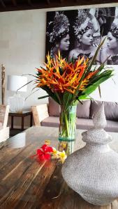 Lovely Canggu 4BR Private Pool Villa with Sundeck! 10mins Ride to Beach