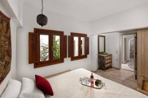 Villa Eleni with Hot Tub and Acropolis View