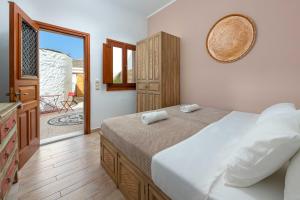 Villa Eleni with Hot Tub and Acropolis View