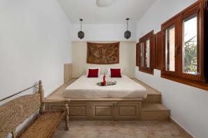 Villa Eleni with Hot Tub and Acropolis View