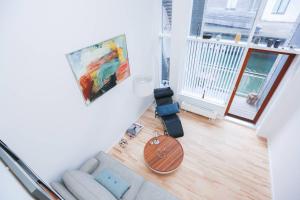 Beautiful one-bedroom apartment right at the canal