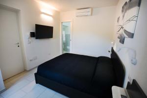 The House On The River img3