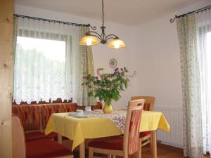 Comfort Two Bedroom Apartment with Balcony room in Biobauernhof Nussbaumer