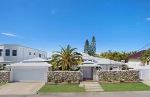 Coastal Elegance - Benowa