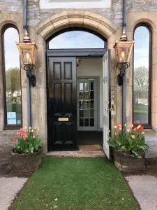 Hotel Square - 托明陶尔