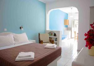 Sail Inn Studios & Apartments Santorini Greece