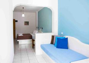 Sail Inn Studios & Apartments Santorini Greece