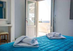 Sail Inn Studios & Apartments Santorini Greece