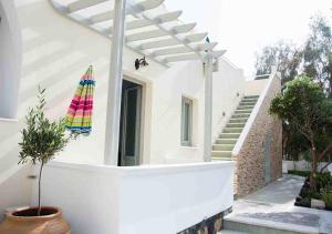 Sail Inn Studios & Apartments Santorini Greece