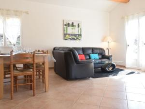 Villas Luxurious Villa in Thueyts with Private Pool : photos des chambres