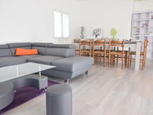 Villas Modern Villa in Thueyts with Swimming Pool : photos des chambres