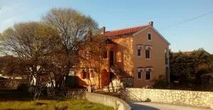 Apartments Laura - 皮内兹齐