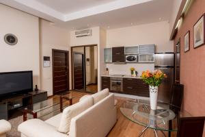 One-Bedroom Apartment room in Senator City Center