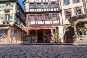 Hotels Logis Hotel De La Cloche : photos des chambres